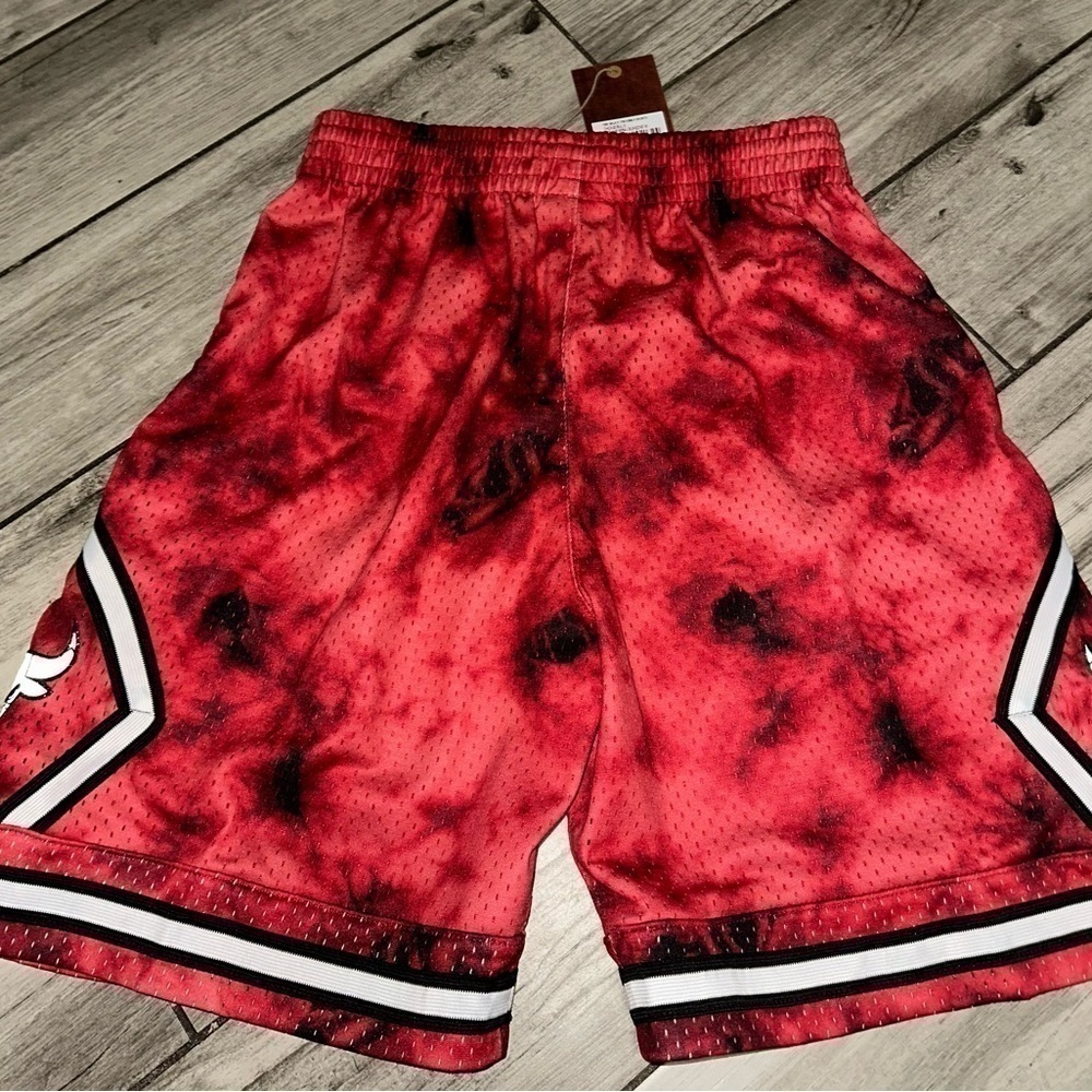 Mitchell & Ness Chicago Bulls Reflective Swingman Shorts Men's Size New - Picture 10 of 10